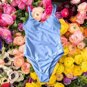 Nike Swim Essential V-Neck One Piece